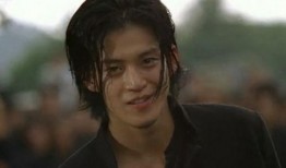 小栗旬爆料视频在哪看,揭秘幕后精彩瞬间